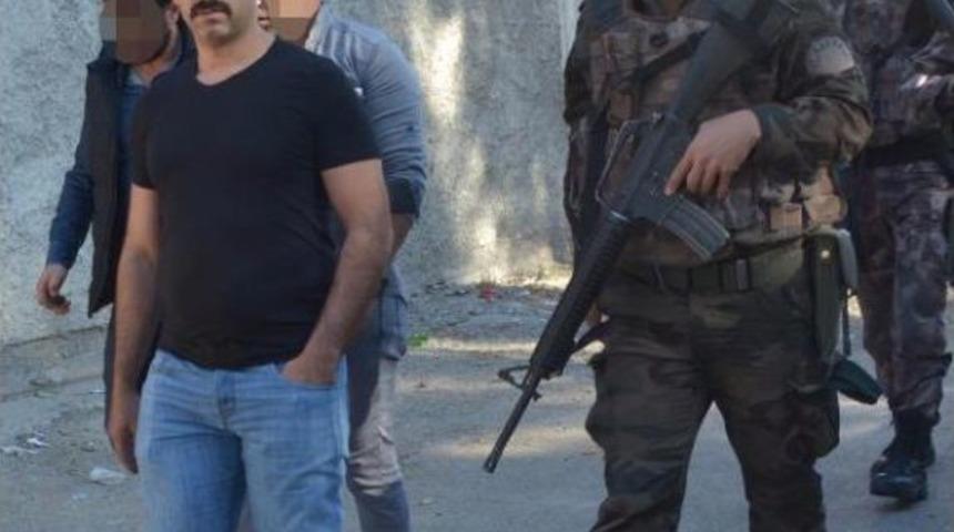 Adana Valiliği'ne Bombalı Ara&ccedil;la Saldırı; 2 &Ouml;l&uuml;, 33 Yaralı (7)