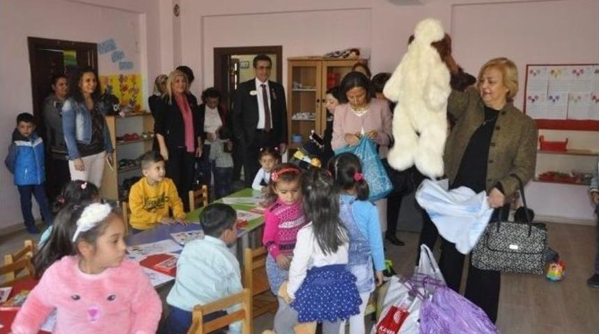 &Ouml;ğretmenler G&uuml;n&uuml;&rsquo;nde Minik Kalplere Dokundular