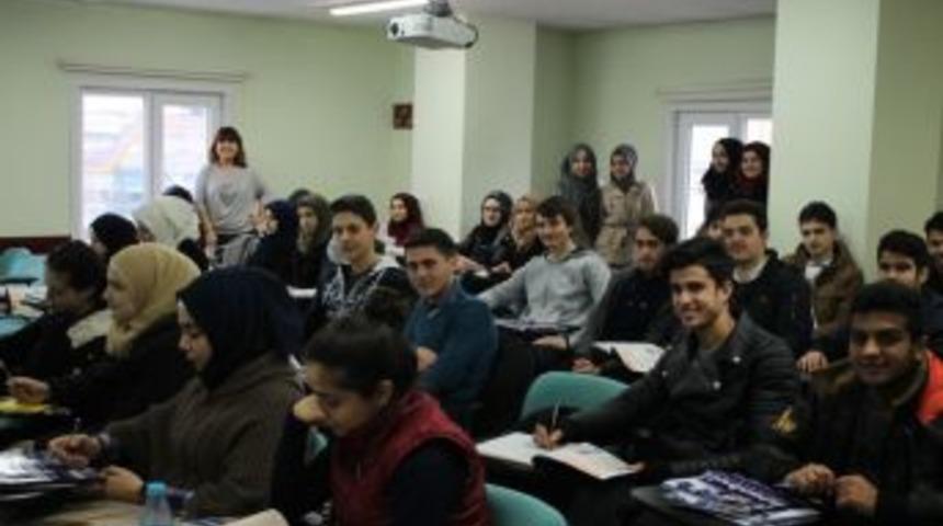 İa&uuml;&rsquo;den Suriyeli Gen&ccedil;lere T&uuml;rk&ccedil;e Desteği