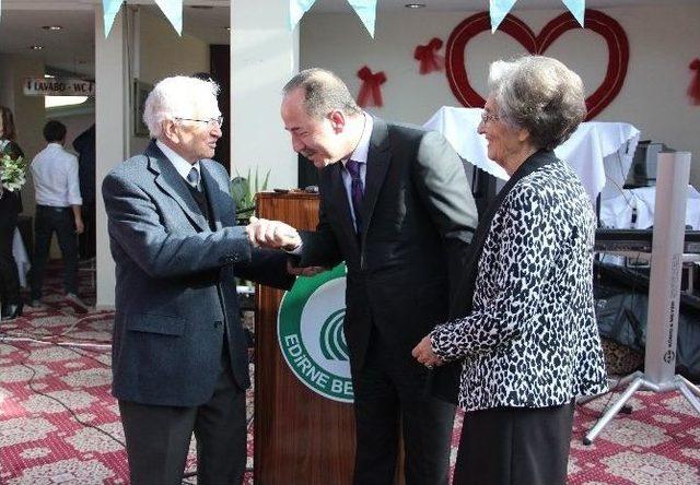 Edirne Belediyesi Emekli Öğretmenleri Bir Kez Daha Unutmadı