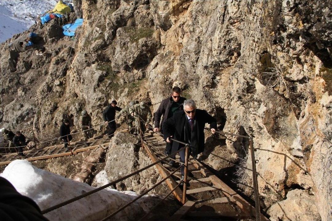 Vali Toprak&rsquo;tan Kahraman Askerlere Ziyaret