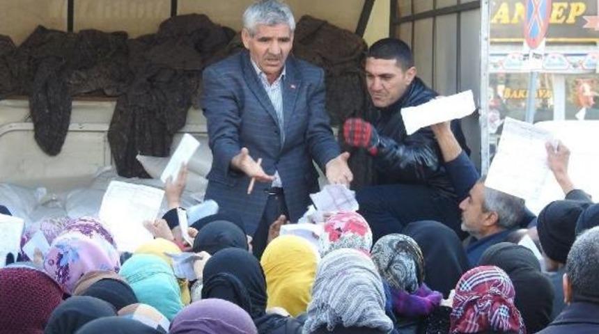 &Ccedil;orum'da Sığınmacılara Pirin&ccedil; Dağıtımında Izdiham