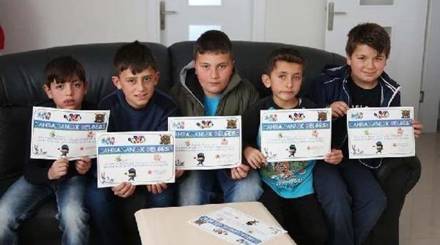 Diş Tedavi Korkusunu Yenip 'kahraman' Oldular