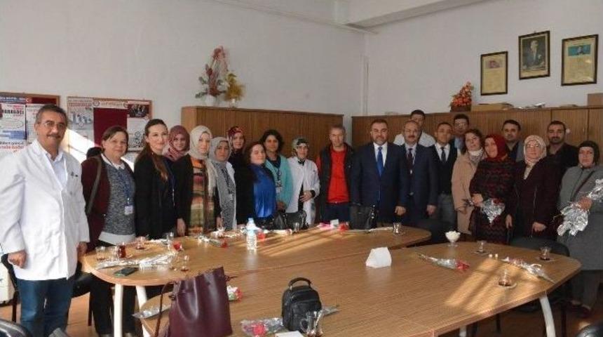 Başkan Erener, &Ouml;ğretmenler G&uuml;n&uuml;&rsquo;n&uuml; Unutmadı