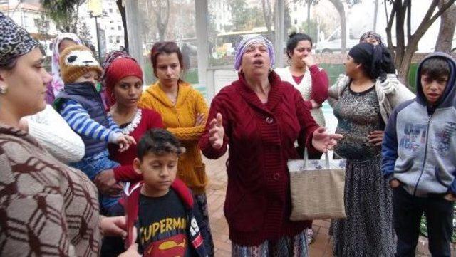 Cinsel Istismar Yasa Teklifinin Geri Çekilmesini Protesto Ettiler