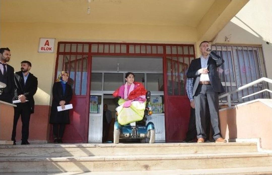 &Ouml;ğretmenlerinden Engelli &Ouml;ğrenciye &rsquo;ak&uuml;&rsquo; Takviyesi