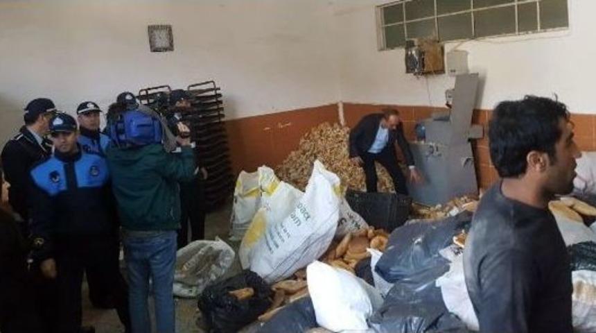 &Ccedil;&ouml;pten &Ccedil;ıkarılan Ekmekleri Un Haline Getirip Pasta Yapıyorlardı