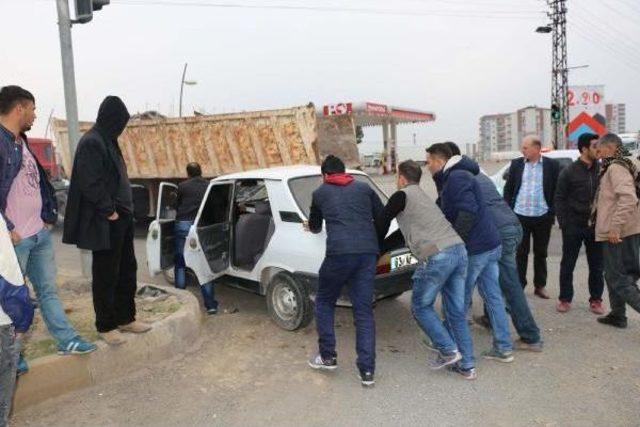 Siverek'te Ambulans Ile Otomobil Çarpıştı: 2 Yaralı