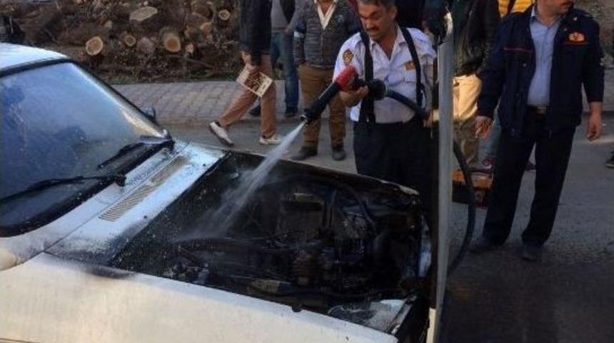 Seyir Halindeki Otomobil Alev Aldı