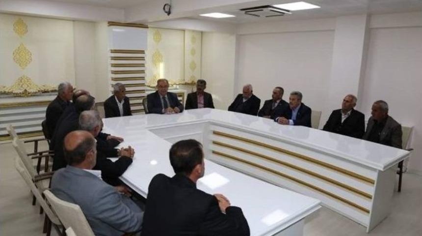 Belediye Başkanı Kutlu Mahalle Muhtarlarıyla Bir Araya Geldi