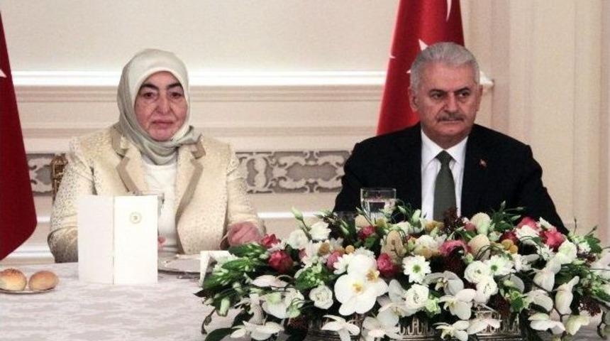 Başbakan Yıldırım 81 İlden Gelen &Ouml;ğretmenlerle Bir Araya Geldi