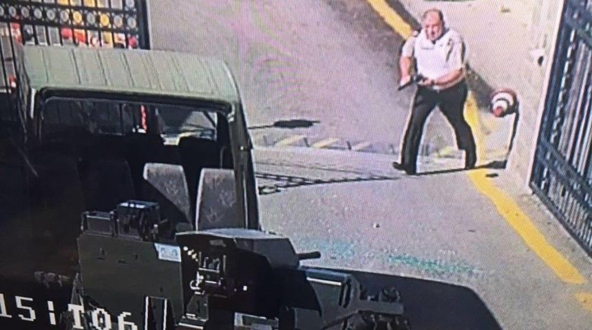 Tuğgeneral Hacıoğlu Darbecilere Karşı Elinde Silahla B&ouml;yle Direnmiş