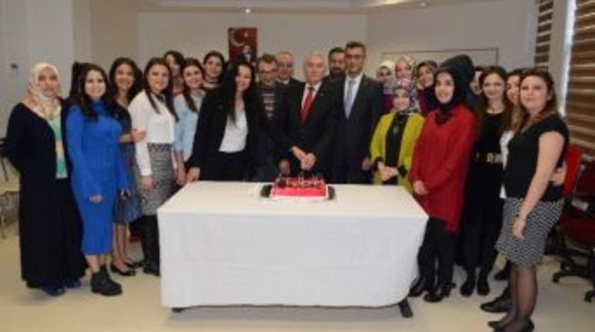 Esog&uuml;&rsquo;de &Ouml;ğretmenler G&uuml;n&uuml; Kutlandı