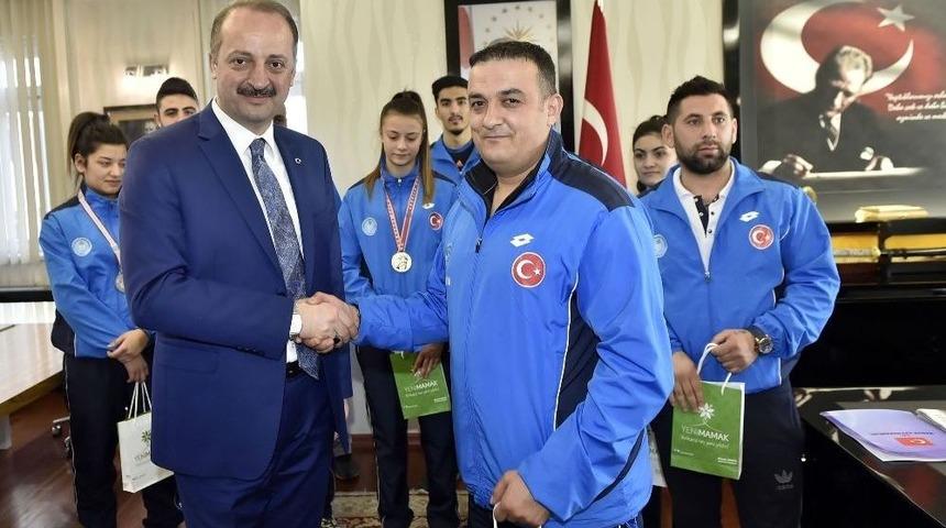 Şampiyon Sporculardan Akg&uuml;l&rsquo;e Ziyaret