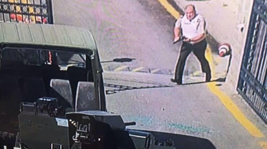 Tuğgeneral Hacıoğlu Darbecilere Karşı Elinde Silahla B&ouml;yle Direnmiş