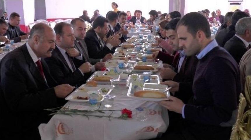 Oğuzeli Belediye Başkanı Kılı&ccedil;&rsquo;tan &Ouml;ğretmenlere Yemek