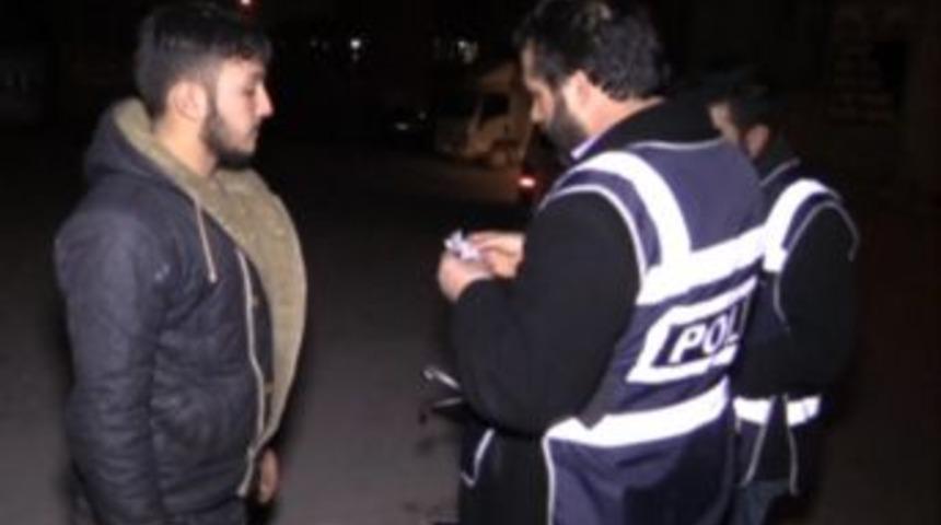 Suriye Ve Afgan Uyrukluların Oturduğu Mahalleye Bin Polisle Operasyon