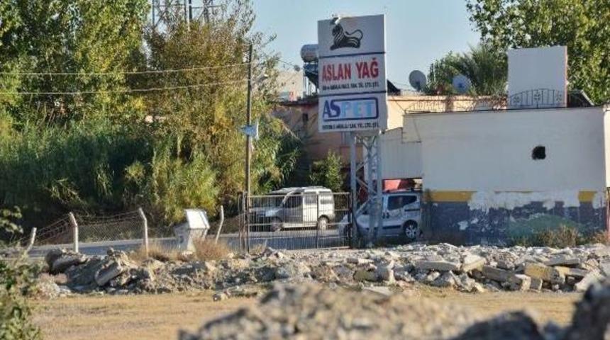 Adana Valiliği'ne Bombalı Ara&ccedil;la Saldırı; 2 &Ouml;l&uuml;, 33 Yaralı (8)