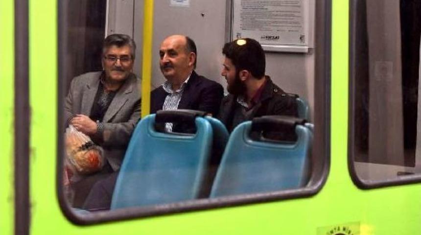 M&uuml;ezzinoğlu, Metro Ile Yolculuk Yaptı