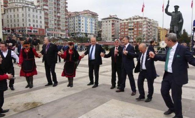 Rize’De Atatürk Anıtı'nın Konulduğu Yeni Alanda Ilk Tören