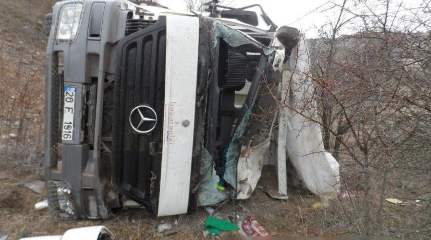 Kamyon Şarampole U&ccedil;tu : 1 Yaralı