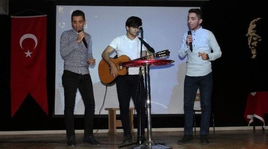 İletişim Öğrencilerinden Öğretmenlere Sürpriz Kutlama