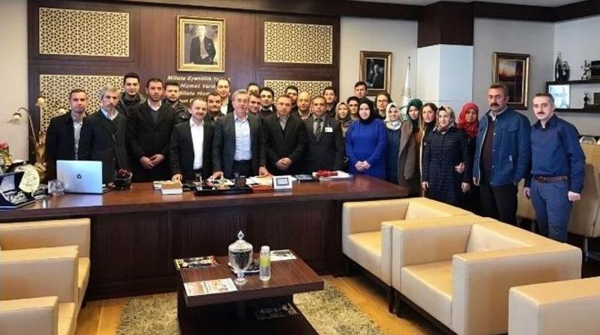 Başkan &Ccedil;etin&rsquo;den &Ouml;ğretmenlere &Ccedil;i&ccedil;ekli Kutlama