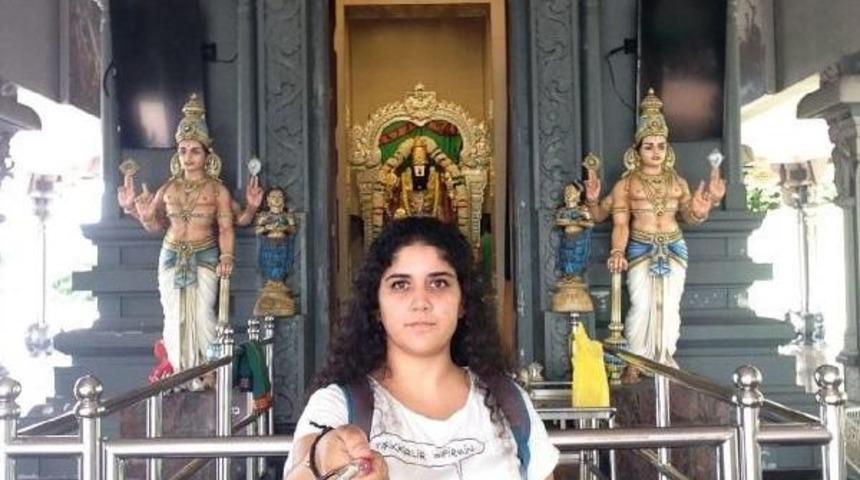 Kanserden &Ouml;len Annesi I&ccedil;in Otostopla 6 &Uuml;lkeyi Dolaştı