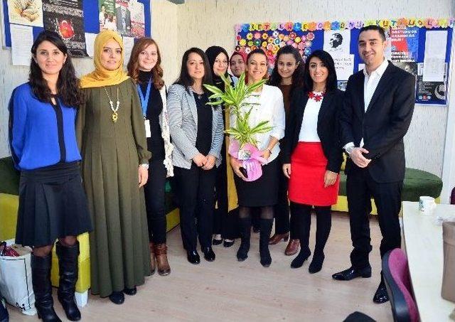 Başkan Çetin’den Öğretmenlere Çiçekli Kutlama