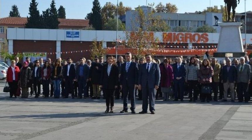 24 Kasım &Ouml;ğretmenler G&uuml;n&uuml; Edremit&rsquo;te Kutlandı