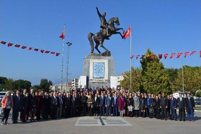 24 Kasım Öğretmenler Günü Edremit’te Kutlandı