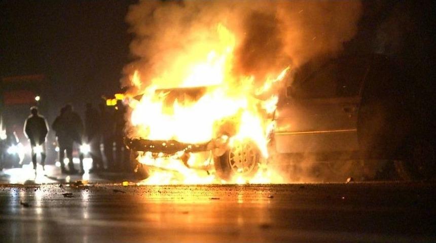 Bariyere &Ccedil;arpan Ara&ccedil; Alev Topuna D&ouml;nd&uuml;