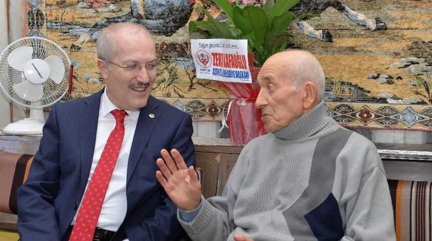 İlk Doğum G&uuml;n&uuml;n&uuml; Başkan İle Kutladı