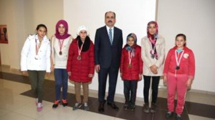 Başkan Altay&rsquo;dan Sızmalı Sporculara Destek