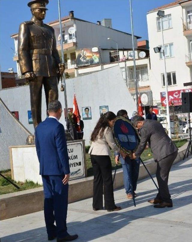 Şehit Ateşi Düşen Korkuteli’de Sade Öğretmenler Günü Kutlaması