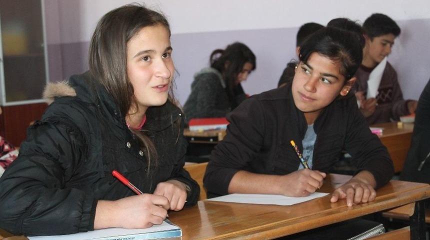 Silopili &Ouml;ğrenciler Mektup Arkadaşlarını G&ouml;rmek İstiyor