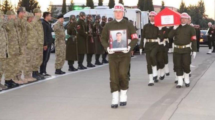 Suriye Rejim G&uuml;&ccedil;lerinden T&uuml;rk Askerlerine Hava Saldırısı: 3 Şehit, 10 Yaralı (3)