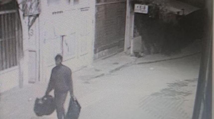 T&uuml;t&uuml;n D&uuml;kkanı Soyguncusunu Kameralar Ele Verdi