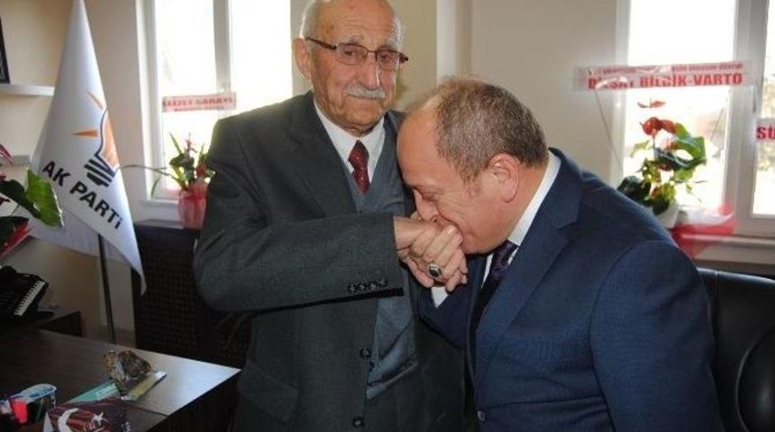 Şent&uuml;rk, Ak Parti Tarafından Yılın &Ouml;ğretmeni Se&ccedil;ildi