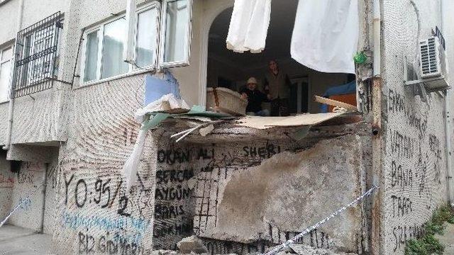 Eyüp’te Balkon Çöktü, Facianın Eşiğinden Dönüldü