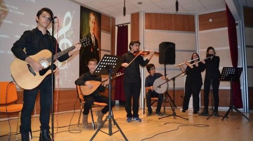 Eal&rsquo;de &Ouml;ğretmenler G&uuml;n&uuml; Kutlandı