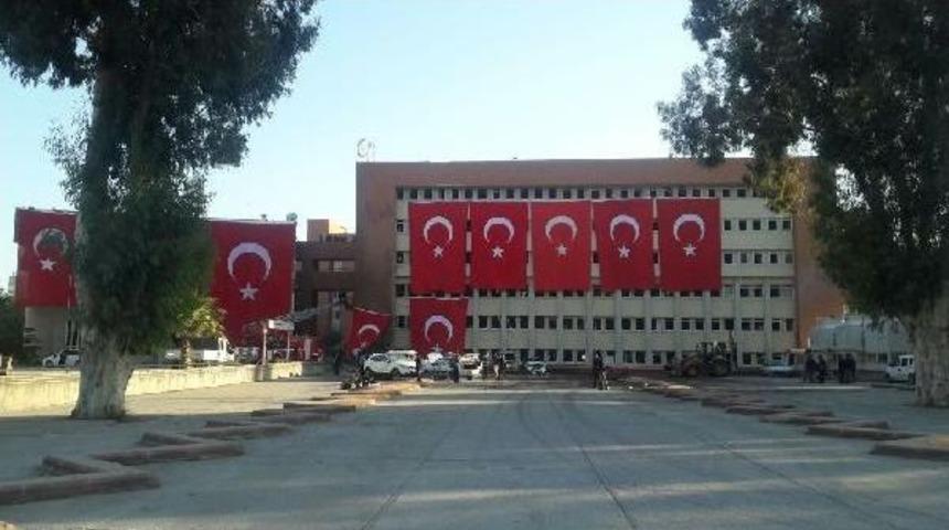 Adana Valiliği'ne Bombalı Ara&ccedil;la Saldırı: 2 &Ouml;l&uuml;, 33 Yaralı (9)