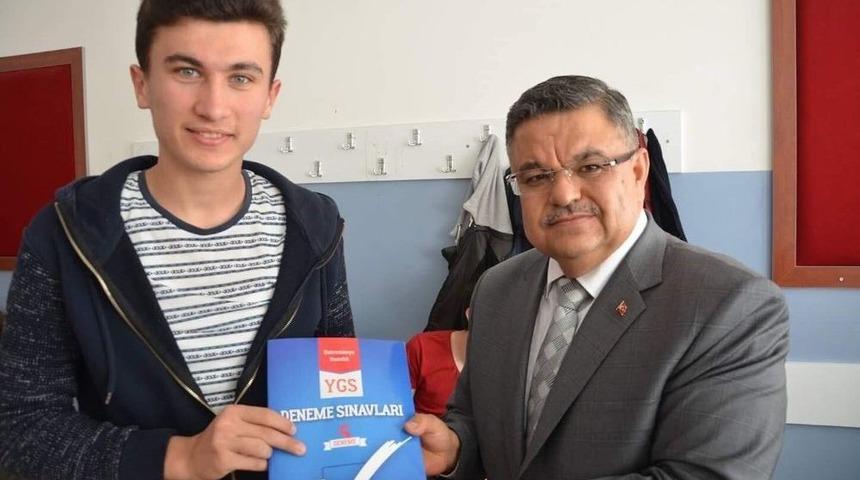 Başkan Yağcı&rsquo;dan Ygs Deneme Sınavı Hediyesi