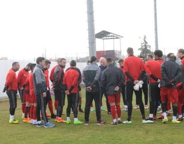 Eskişehirspor Teknik Direktörü Denizli: Ligde Zor Olmayan Maç Yok