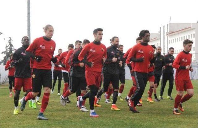 Eskişehirspor Teknik Direktörü Denizli: Ligde Zor Olmayan Maç Yok