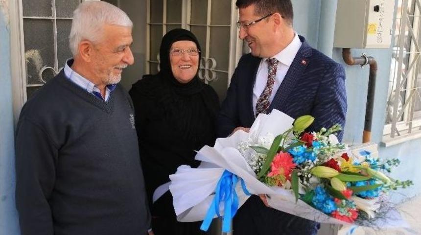 Başkan Subaşıoğlu’dan Öğretmen Olan Anne Ve Babasına Sürpriz