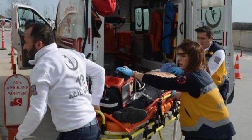 Kamyonetin &Ouml;n&uuml;n&uuml; Kesip Pompalı T&uuml;fek Ile Saldırdılar