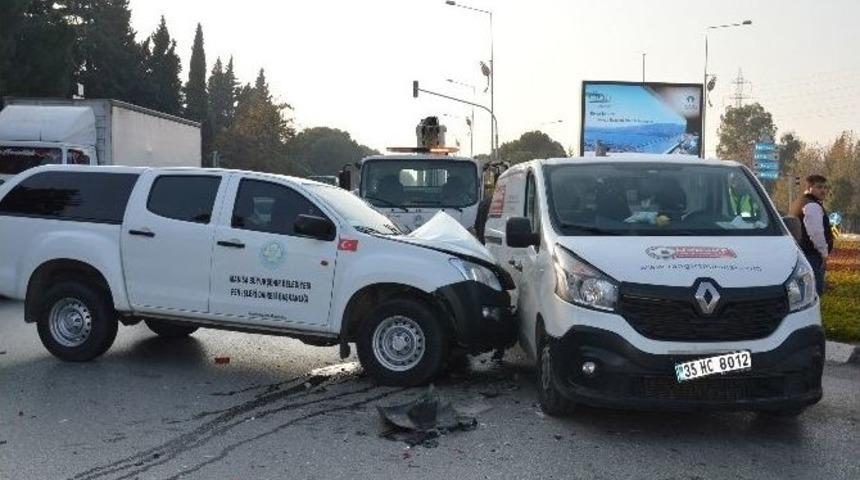 Manisa&rsquo;da Zincirleme Kaza: 2 Yaralı