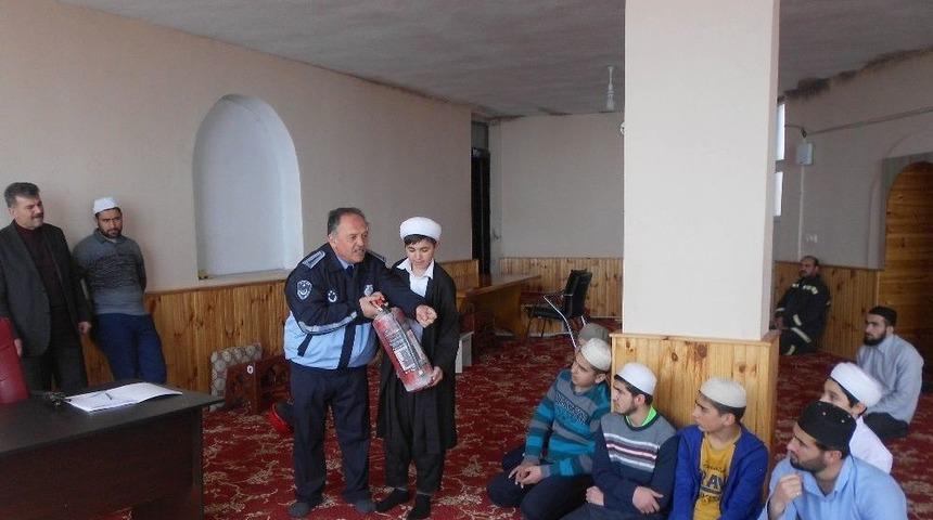 Yurt &Ouml;ğrencileri Yangın Konusunda Bilgilendirildi