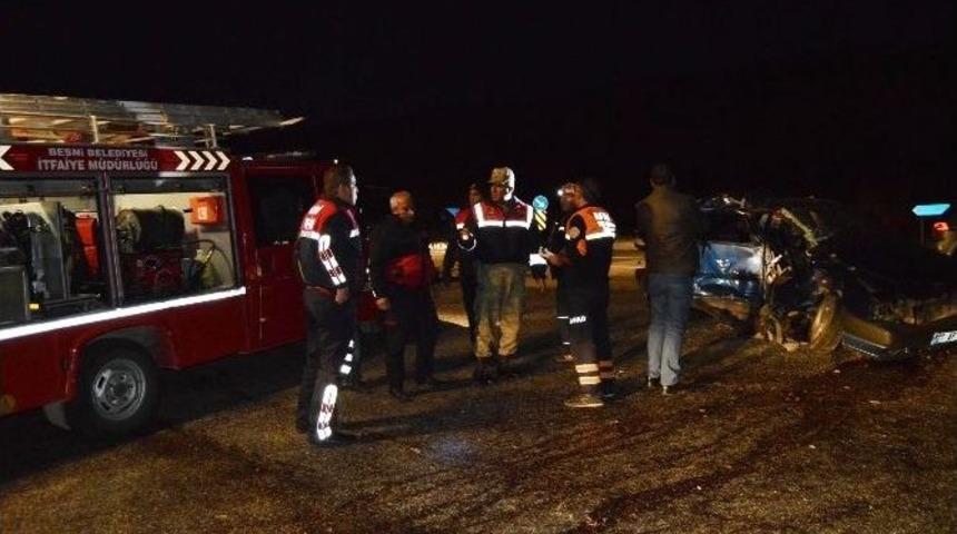 Otomobil İle Kamyonet &Ccedil;arpıştı: 9 Yaralı